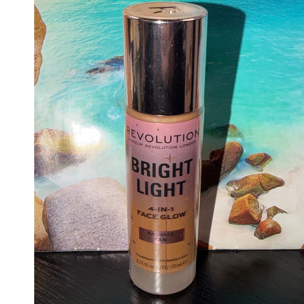 Revolution Bright Light 4-in-1 Face Glow Radiance Tan 0.77oz Illuminator New‎